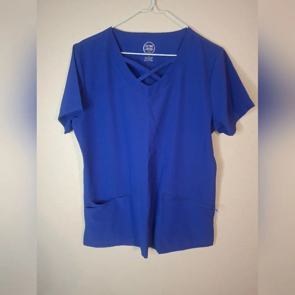 Divine Stretch by JDM Women's Purple V-Neck Scrub Top size medium